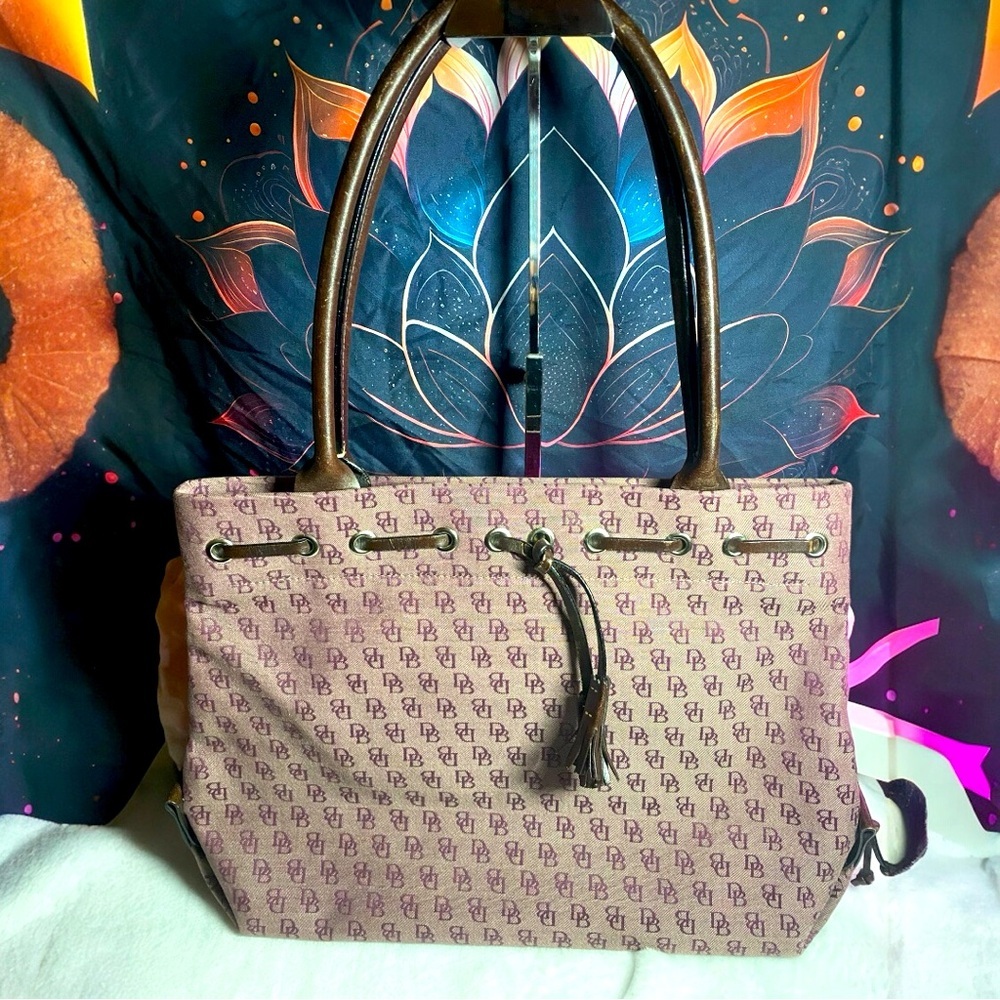EUC Vintage Dooney & Bourke Monogram Tote